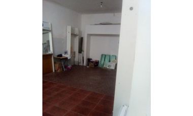 ESPINOSA 4495 esquina GIBRALTAR   2 LOCALES Y DEPARTAMENTO