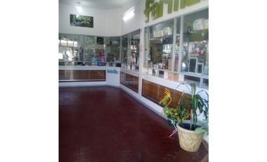 ESPINOSA 4495 esquina GIBRALTAR   2 LOCALES Y DEPARTAMENTO