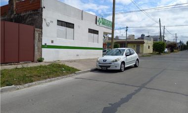 ESPINOSA 4495 esquina GIBRALTAR   2 LOCALES Y DEPARTAMENTO