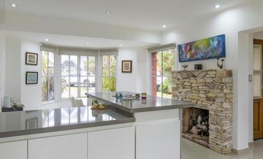 Venta de casa en Echeverria del lago - Canning