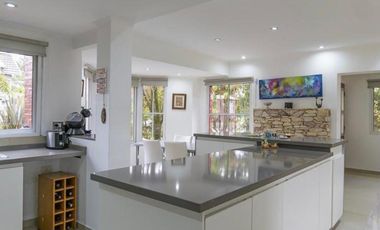 Venta de casa en Echeverria del lago - Canning