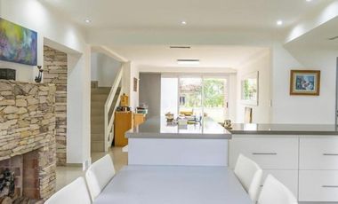 Venta de casa en Echeverria del lago - Canning