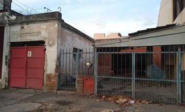 VENTA DE CASA EN LOTE PROPIO A REFACCIONAR, J.L. SUAREZ
