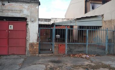 VENTA DE CASA EN LOTE PROPIO A REFACCIONAR, J.L. SUAREZ