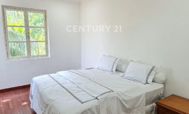 Rumah Mewah Kolam Renang Hadap Utara Barat Kemang Jakarta Selatan