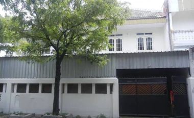 Rumah Usaha Pakis Tirtosari Surabaya, Strategis