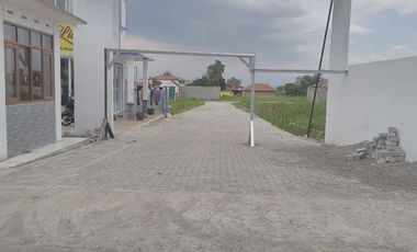 RUMAH DENGAN TANAH LUAS HANYA 300 JUTAAN SAJA BANGUNAN LUAS