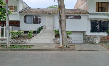 Casa en avenida  principal en Venta, barrio Mirriñao, Palmira