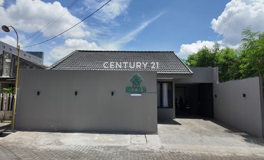 Dijual Villa Dan Kostel Furnished Dekat UGM