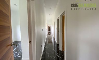 Casa en Venta en Amplia casa a orilla de carretera - Sector Polincay