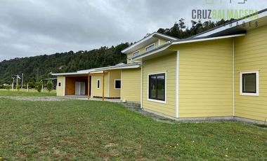 Casa en Venta en Amplia casa a orilla de carretera - Sector Polincay