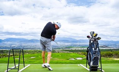 Casa con Vista a Campo de Golf y lago Artificial en Zibatá