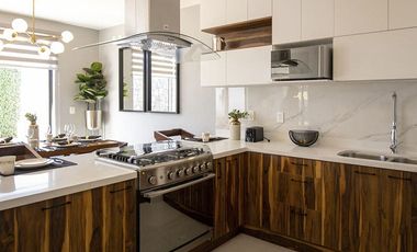 Casa con Vista a Campo de Golf y lago Artificial en Zibatá