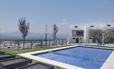 Casa con Vista a Campo de Golf y lago Artificial en Zibatá
