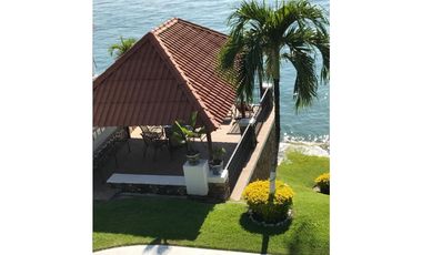 CASA EN VENTA A ORILLA DEL LAGO 