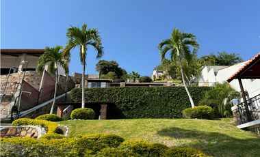 CASA EN VENTA A ORILLA DEL LAGO 