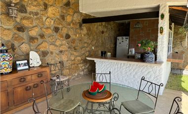 CASA EN VENTA A ORILLA DEL LAGO 