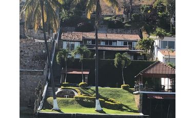 CASA EN VENTA A ORILLA DEL LAGO 