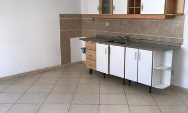 ATENCIÓN INVERSORES  VENTA CON RENTA - LAGLEYZE 394 - MORÓN -  DUPLEX  3 AMB. EN PLANTA ALTA - CON COCHERA CUBIERTA -  A 50M SUPER VEA Y 50M DE AV. RI