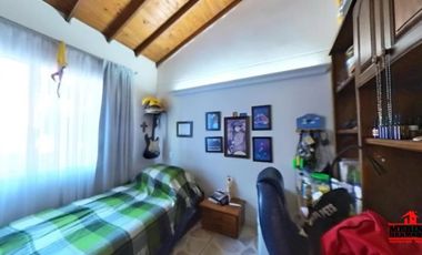 casa en arriendo en loma de las brujas. Cod A5699