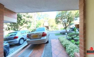 casa en arriendo en loma de las brujas. Cod A5699