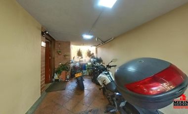casa en arriendo en loma de las brujas. Cod A5699