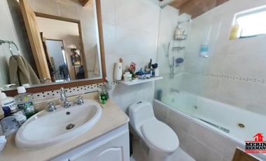 casa en arriendo en loma de las brujas. Cod A5699