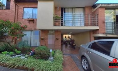 casa en arriendo en loma de las brujas. Cod A5699
