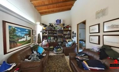casa en arriendo en loma de las brujas. Cod A5699