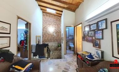 casa en arriendo en loma de las brujas. Cod A5699