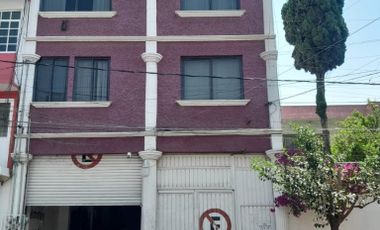 Edificio de 6 departamentos en el centro de Texcoco a excelente precio.