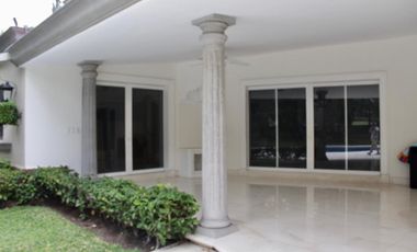 Exclusiva privada dentro del club de golf con vista al campo