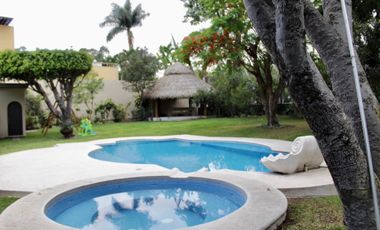 Exclusiva privada dentro del club de golf con vista al campo