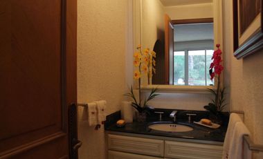 Exclusiva privada dentro del club de golf con vista al campo