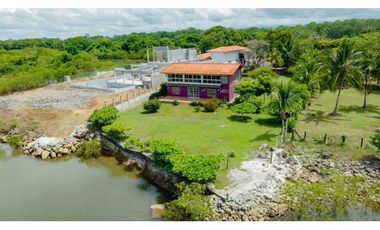 VENDO HERMOSA CASA DE PLAYA CON RIO