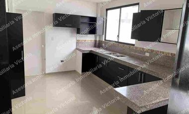 Casa en alquiler Urbanizacion Napoli, Via Salitre cerca del Centro Comercial El Dorado