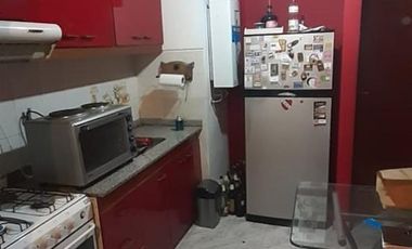 VENTA DEPARTAMENTO DUPLEX CON COCHERA VISTA AL FRENTE CASEROS 3 Amb.