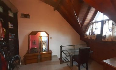 VENTA DEPARTAMENTO DUPLEX CON COCHERA VISTA AL FRENTE CASEROS 3 Amb.