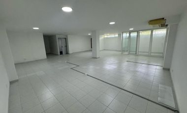 oficina en arriendo en alamos. Cod A5510