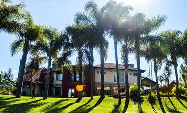 Casa de categoría al golf - Nautico Escobar Country Club TOMA DEPTO COMO PARTE DE PAGO