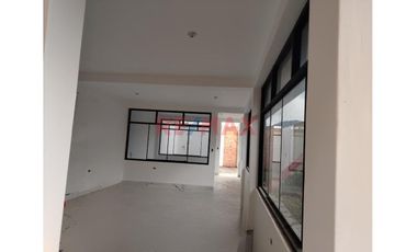 Moybamba Almacén Industrial Con Oficinas Y Expansión A 3 Niveles – Inversión Estratégica