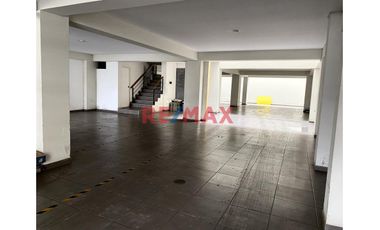 Venta de acogedor departamento dúplex en 4to piso en una de las zonas residenciales mas exclusivas de la ciudad. Cerca al colegio San José Obrero y Pa