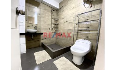 Venta de acogedor departamento dúplex en 4to piso en una de las zonas residenciales mas exclusivas de la ciudad. Cerca al colegio San José Obrero y Pa