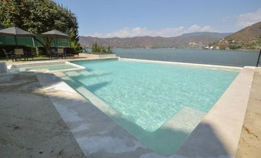 CASA EN CONDOMINIO CON VISTA AL LAGO
