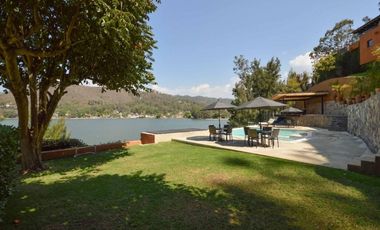 CASA EN CONDOMINIO CON VISTA AL LAGO