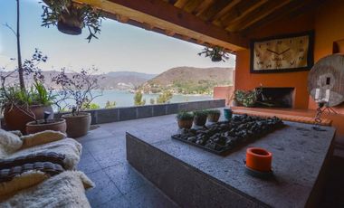 CASA EN CONDOMINIO CON VISTA AL LAGO
