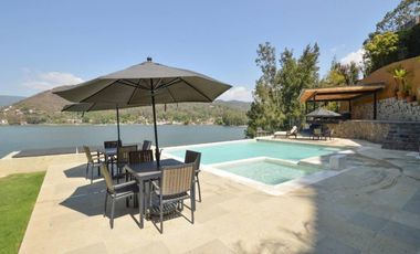 CASA EN CONDOMINIO CON VISTA AL LAGO