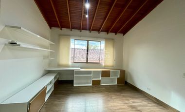casa en arriendo en loma del atravesado. Cod A776430