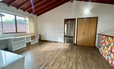 casa en arriendo en loma del atravesado. Cod A776430