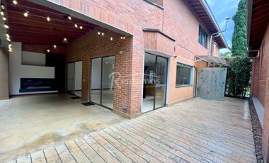 casa en arriendo en loma del atravesado. Cod A776430